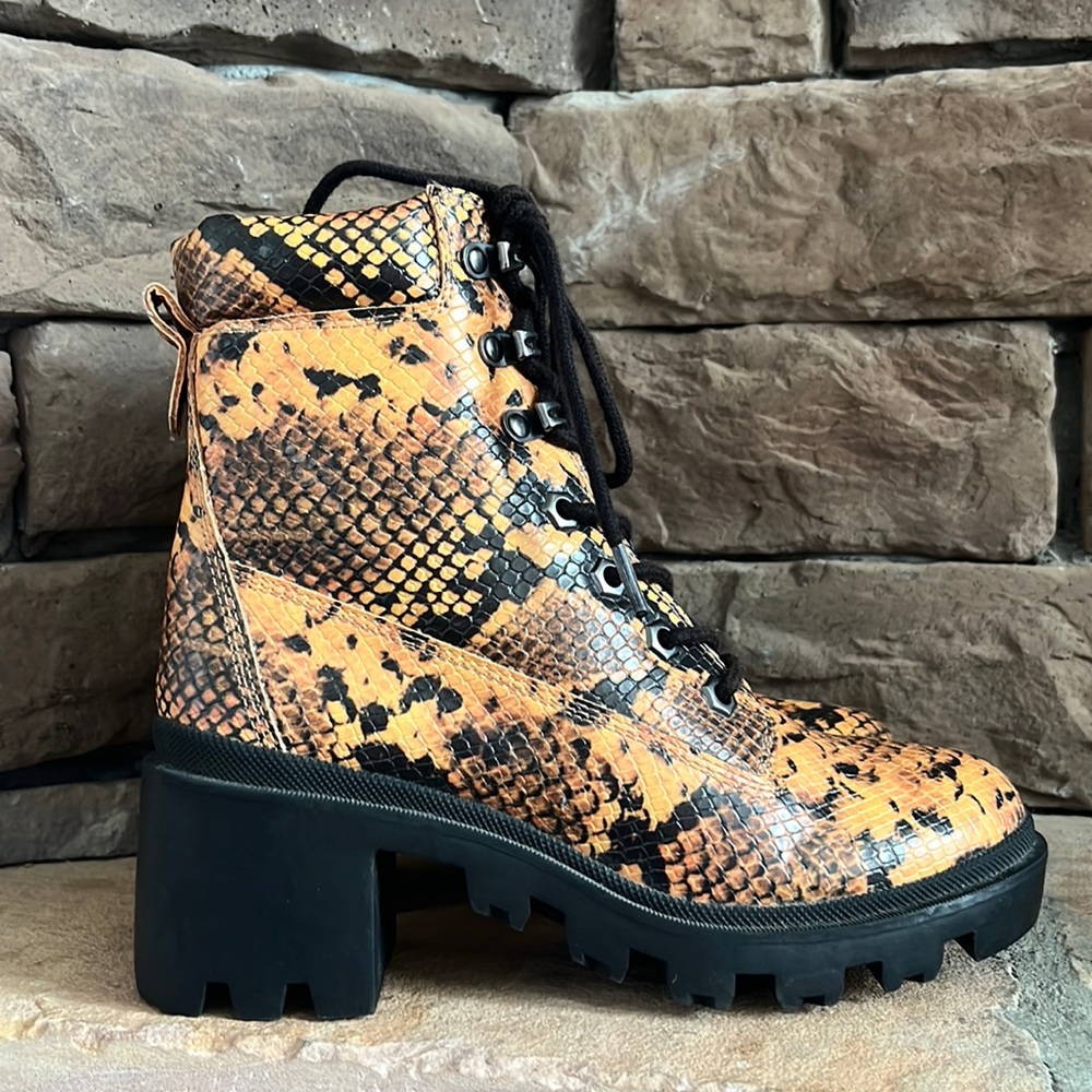 Madden Girl Dillan Snake Print Combat Boot / SZ 5.5